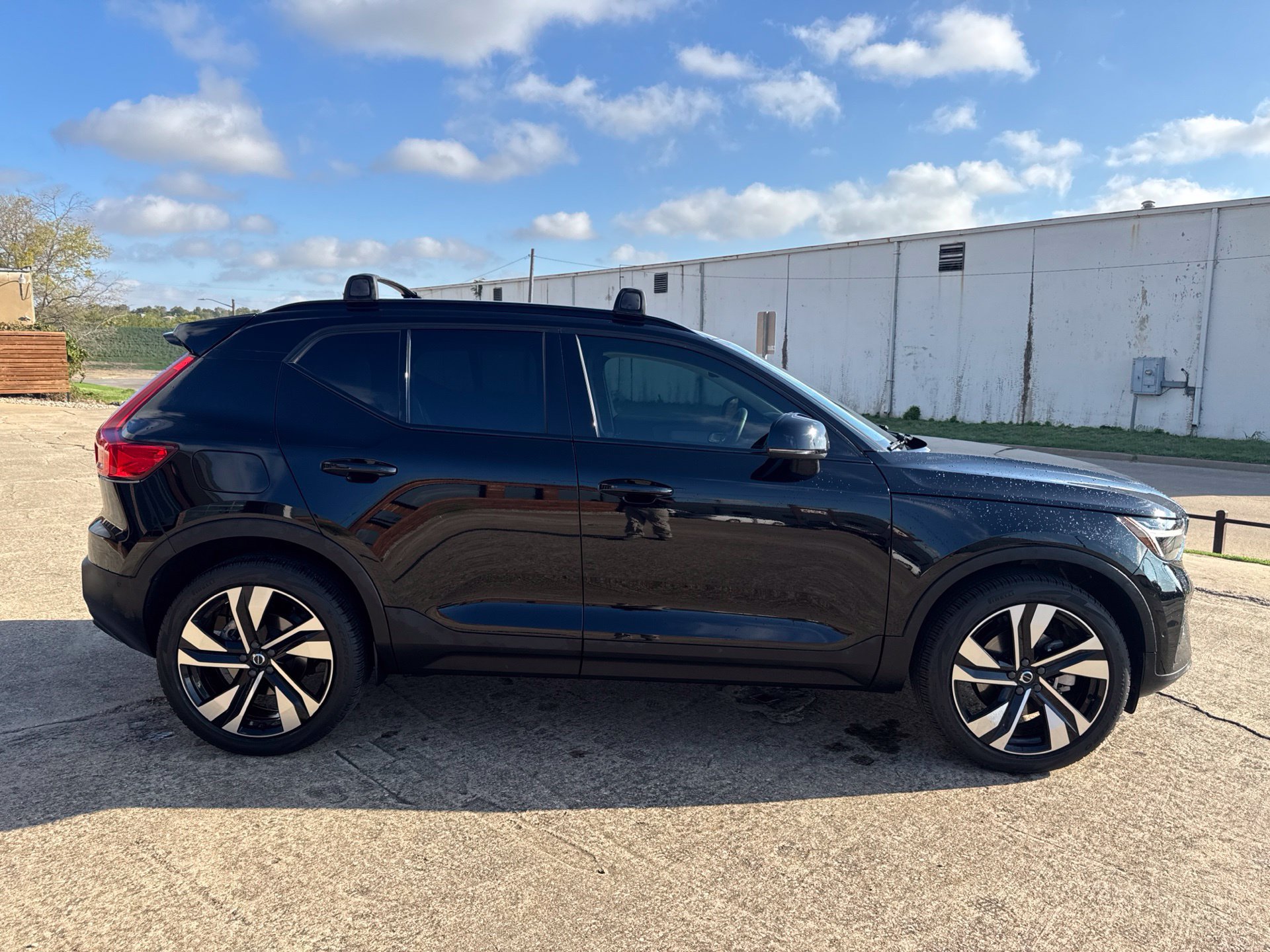 Used 2023 Volvo XC40 B5 Ultimate w/ Protection Package Premier AWD/4WD image 4