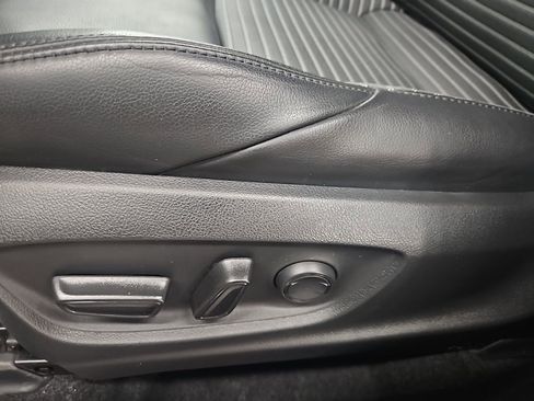 Used 2023 Toyota Corolla Cross XSE image 13