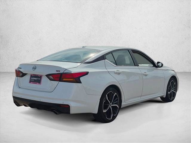 Used 2024 Nissan Altima 2.5 SR FWD image 5