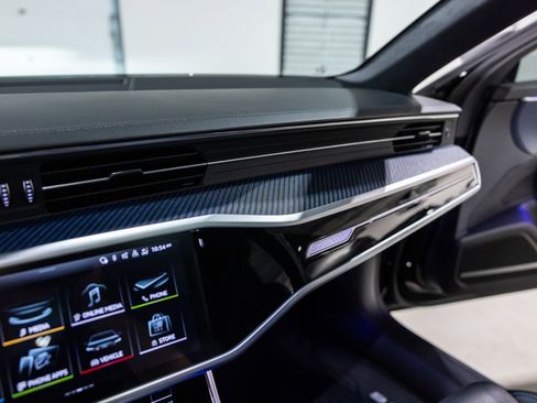 Used 2025 Audi RS 6 performance image 47