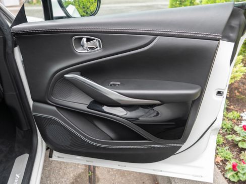 Used 2021 Aston Martin DBX image 32