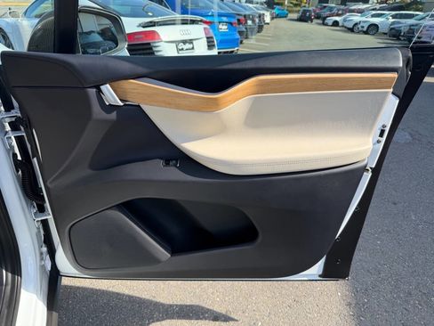 Used 2018 Tesla Model X 100D AWD/4WD image 22