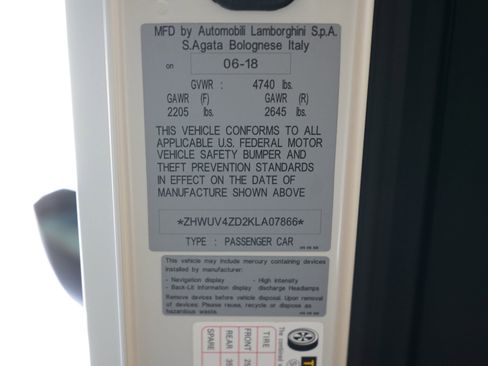 Used 2019 Lamborghini Aventador S image 38