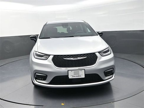 New 2026 Chrysler Pacifica Select image 2