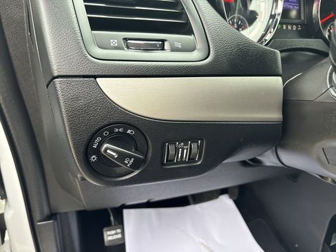 Used 2018 Dodge Grand Caravan GT FWD image 12
