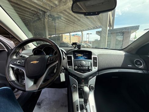 Used 2014 Chevrolet Cruze LT w/ Technology Package image 12