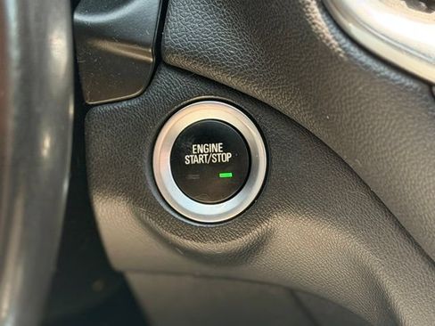 Used 2020 Chevrolet Equinox LT w/ Driver Convenience Package FWD image 13