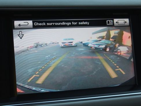 Used 2015 Land Rover Range Rover HSE image 12