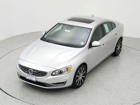 Used 2018 Volvo S60 T5 Inscription image 13