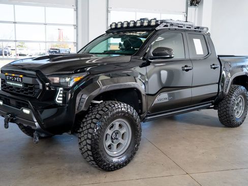 Used 2024 Toyota Tacoma TRD Off-Road image 11