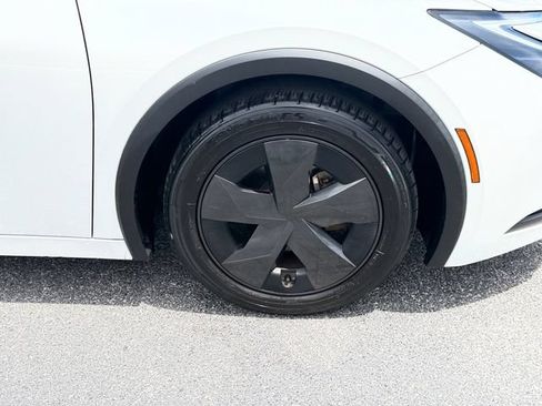 Certified 2024 Toyota Prius LE FWD image 9