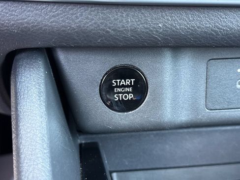 Used 2024 Nissan Rogue S FWD image 17
