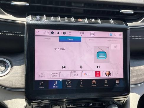 Used 2022 Jeep Grand Cherokee Overland w/ Luxury Tech Group IV AWD/4WD image 23