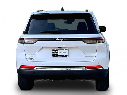 Used 2025 Jeep Grand Cherokee Limited AWD/4WD image 5