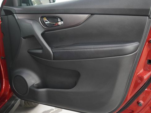 Used 2015 Nissan Rogue SV AWD/4WD image 9