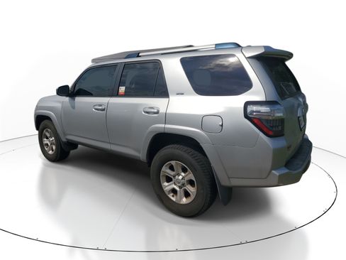 Used 2020 Toyota 4Runner SR5 AWD/4WD image 7