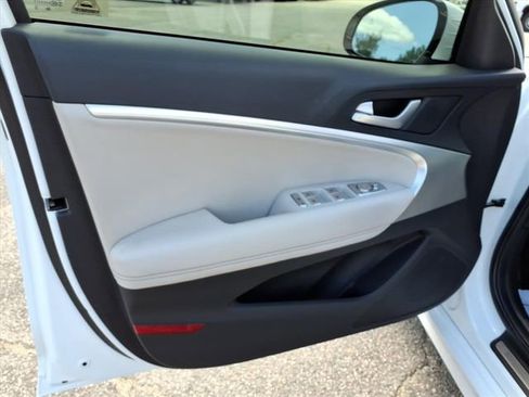Used 2025 Genesis G70 2.5T RWD image 26