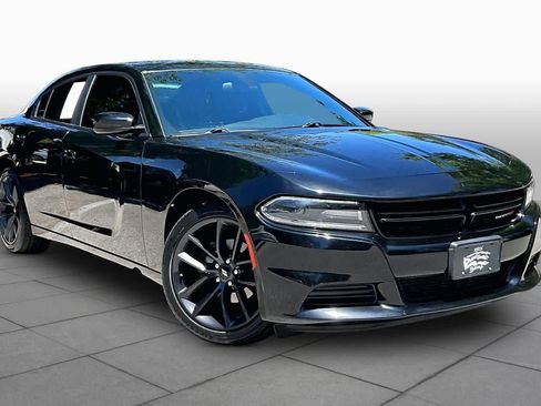 Used 2019 Dodge Charger SXT w/ Leather Interior Group RWD image 3