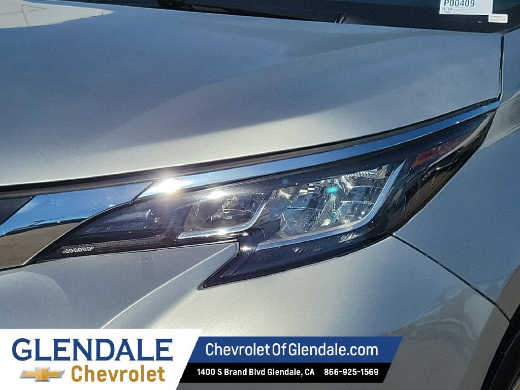 Used 2023 Toyota Sienna LE FWD image 9