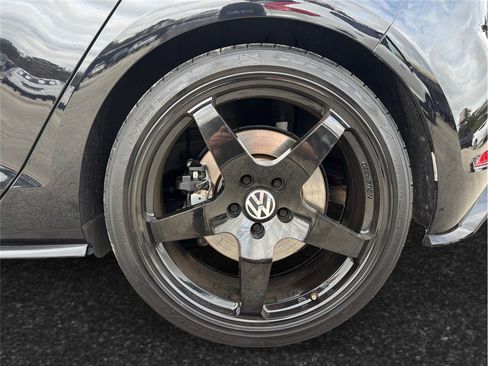 Used 2019 Volkswagen Golf R 4-Door image 15