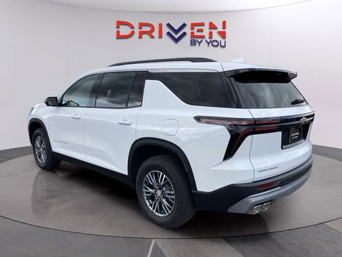 Used 2026 Chevrolet Traverse LT w/ Driver Confidence Package image 5