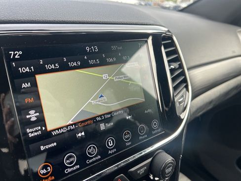 Used 2021 Jeep Grand Cherokee Laredo X image 12