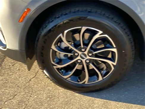 New 2026 Lincoln Nautilus Premier image 5