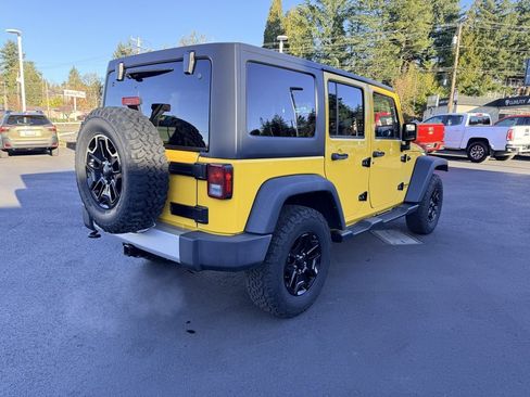 Used 2015 Jeep Wrangler Unlimited Sahara w/ Connectivity Group image 5