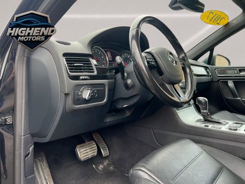 Used 2017 Volkswagen Touareg Wolfsburg Edition image 11