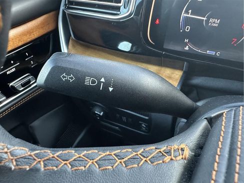 Used 2024 Jeep Grand Wagoneer L Series III AWD/4WD image 21