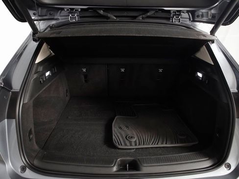 Used 2022 Buick Envision Avenir w/ Technology Package II image 11