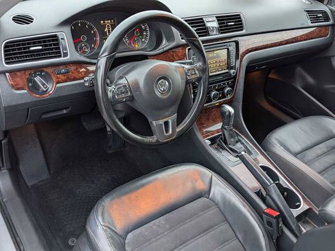 Used 2013 Volkswagen Passat 2.5 SEL Premium image 2