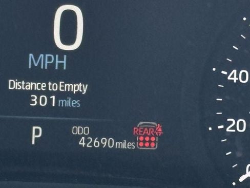 Used 2025 Toyota Sienna XLE FWD image 16