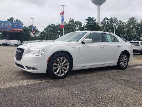 Used 2016 Chrysler 300 Limited w/ Driver Convenience Group AWD/4WD image 8