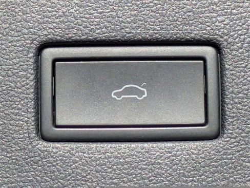 Used 2024 Volkswagen Tiguan SE image 14