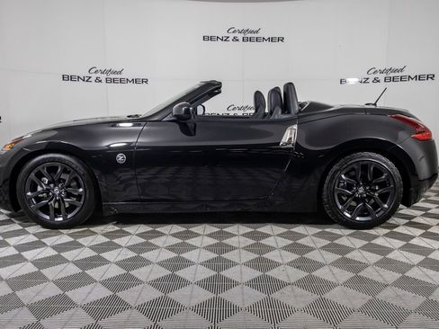Used 2018 Nissan 370Z Touring image 14