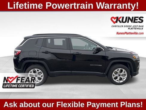 Used 2025 Jeep Compass Latitude image 3