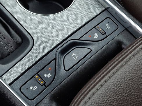 Used 2015 Chevrolet Impala LT image 25