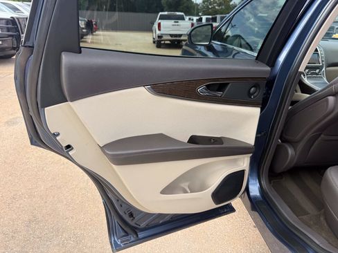 Used 2019 Lincoln Nautilus Reserve FWD image 14