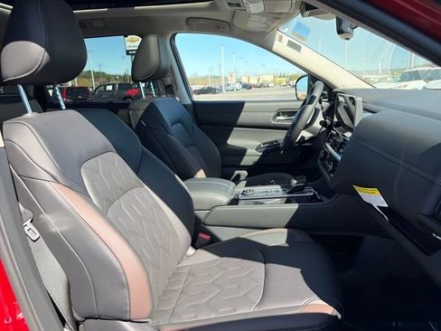 New 2026 Nissan Pathfinder Platinum AWD/4WD image 11