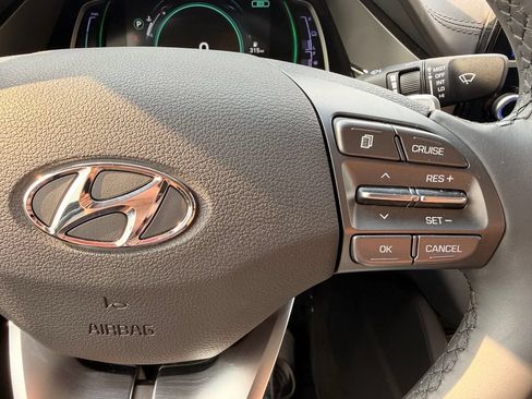 Used 2020 Hyundai Ioniq SE FWD image 19