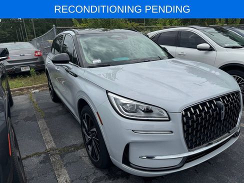 Used 2025 Lincoln Corsair Grand Touring AWD/4WD image 2