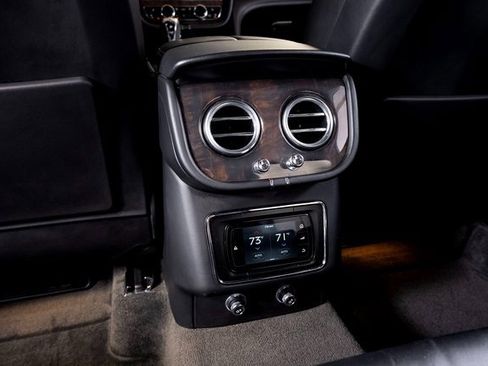 Used 2019 Bentley Bentayga image 26