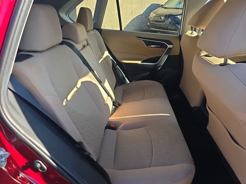 Used 2019 Toyota RAV4 XLE FWD image 12