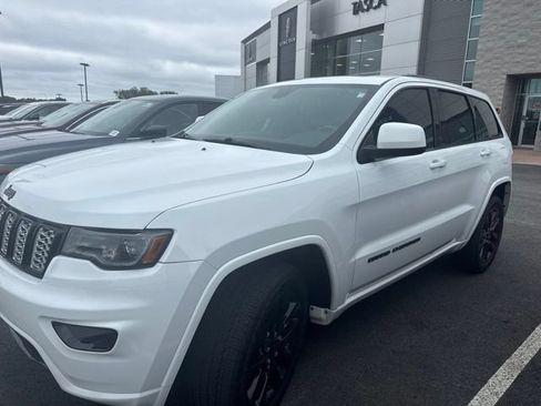 Used 2021 Jeep Grand Cherokee Laredo X AWD/4WD image 1