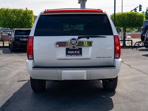 Used 2013 Cadillac Escalade Premium AWD/4WD image 13
