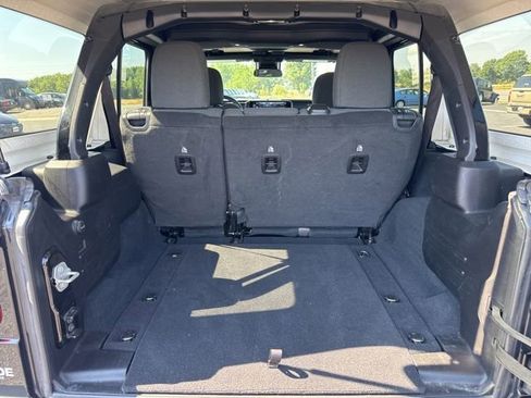 Used 2024 Jeep Wrangler Unlimited Rubicon AWD/4WD image 11