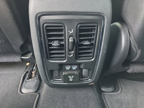 Used 2019 Jeep Grand Cherokee Limited image 28