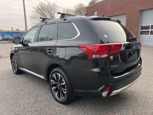 Used 2018 Mitsubishi Outlander 4WD Plug-In Hybrid image 3