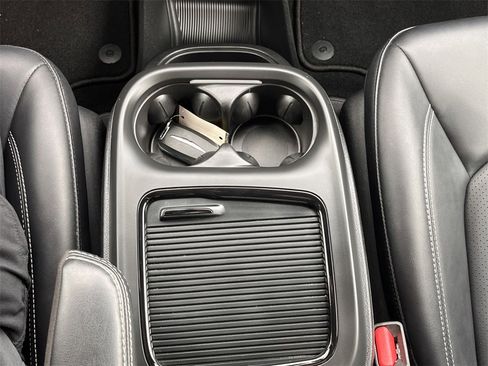 Used 2024 Chrysler Pacifica Touring-L w/ S Appearance Package image 31